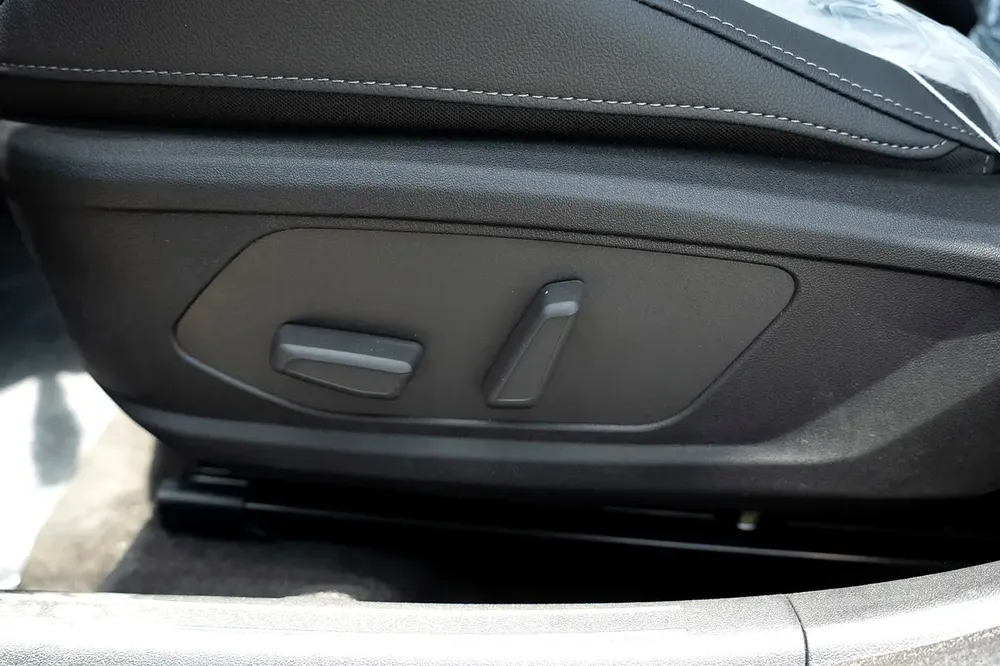HYUNDAI ELANTRA CHINESE SPECS LUXURY FULL OPTIONS 2025 - Image 13