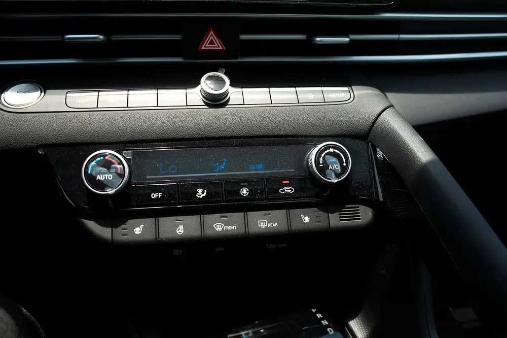 HYUNDAI ELANTRA CHINESE SPECS LUXURY FULL OPTIONS 2025 - Image 17