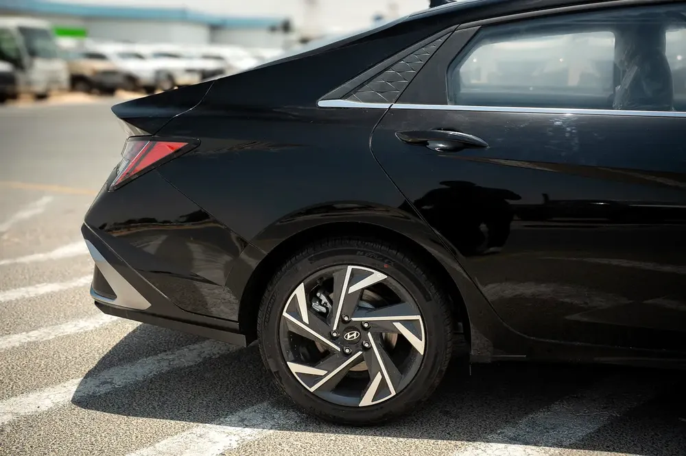 HYUNDAI ELANTRA CHINESE SPECS LUXURY FULL OPTIONS 2025 - Image 4