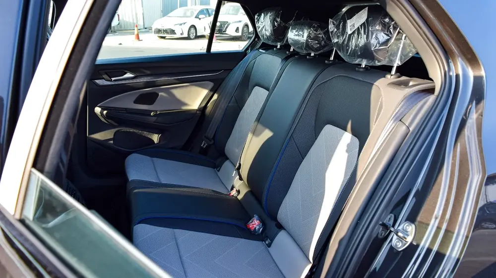 VOLKSWAGEN GOLF BLACK EDITION 2025 MODEL AUTOMATIC CHINESE SPECS - Image 20