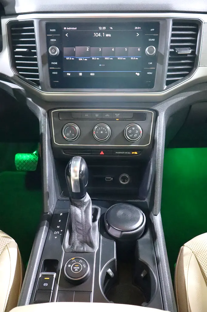Original Paint . GCC Specs . 3.6L FSI . V6 Engine . Excellent Condition - Image 12