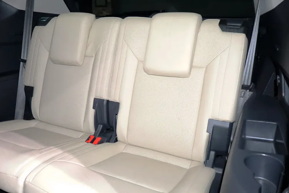 Original Paint . GCC Specs . 3.6L FSI . V6 Engine . Excellent Condition - Image 16