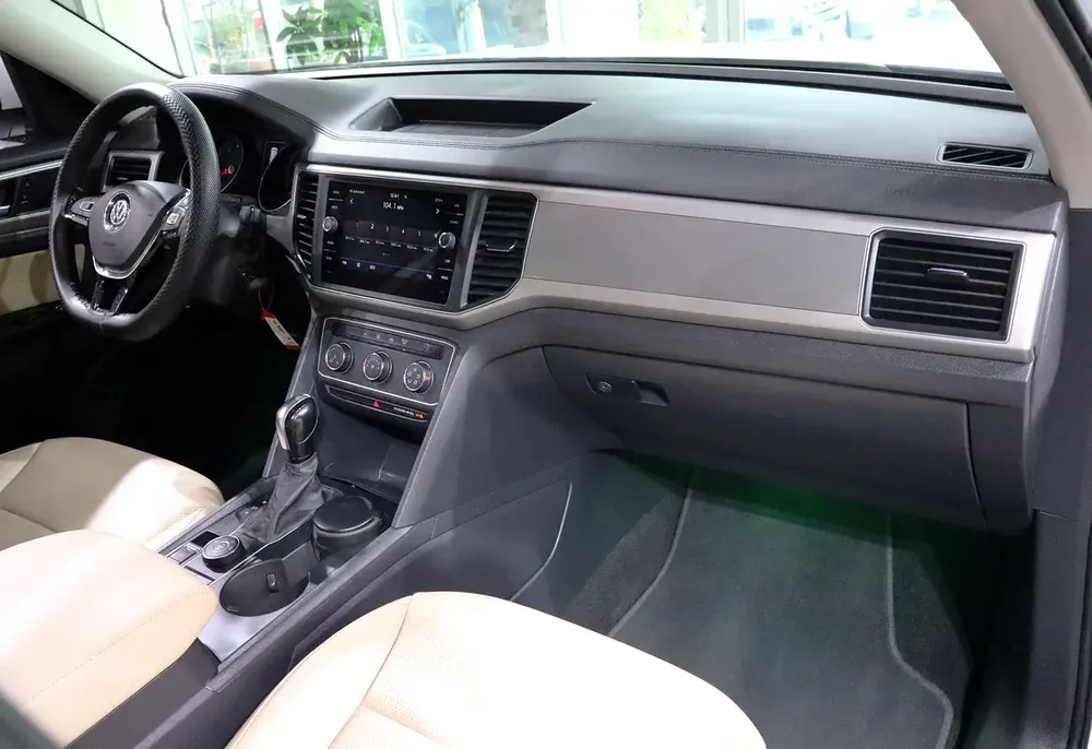 Original Paint . GCC Specs . 3.6L FSI . V6 Engine . Excellent Condition - Image 17