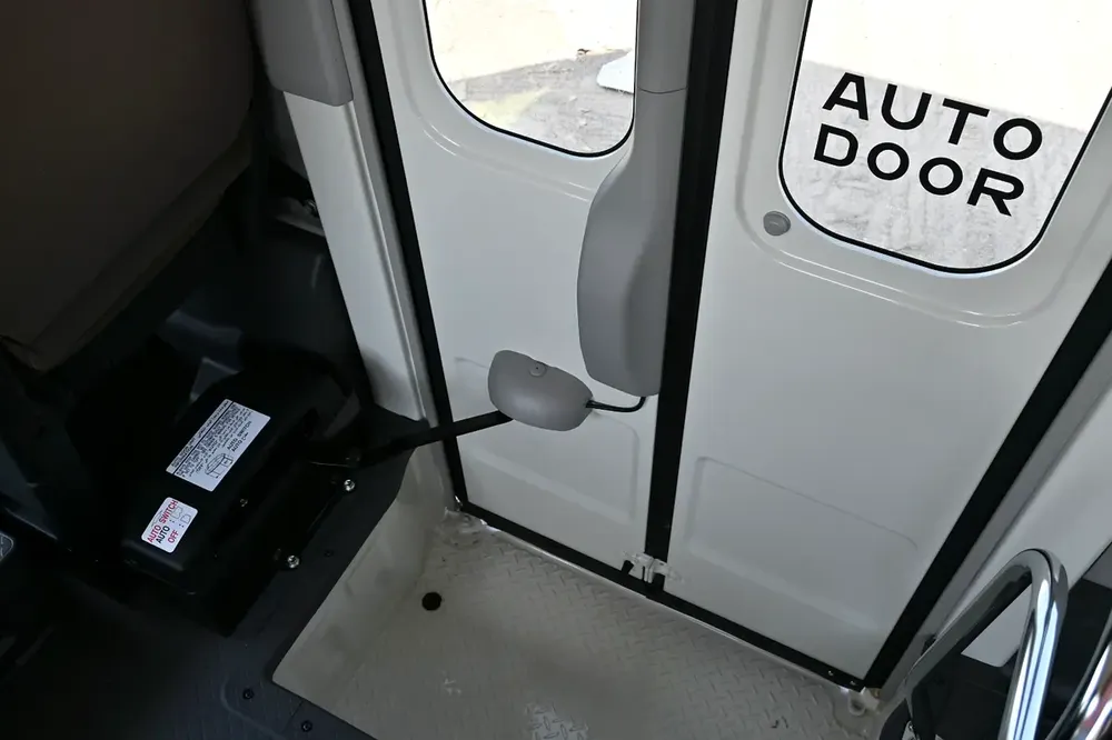 Toyota Coaster 2025 GCC Specs - (For Export Only) - Image 15