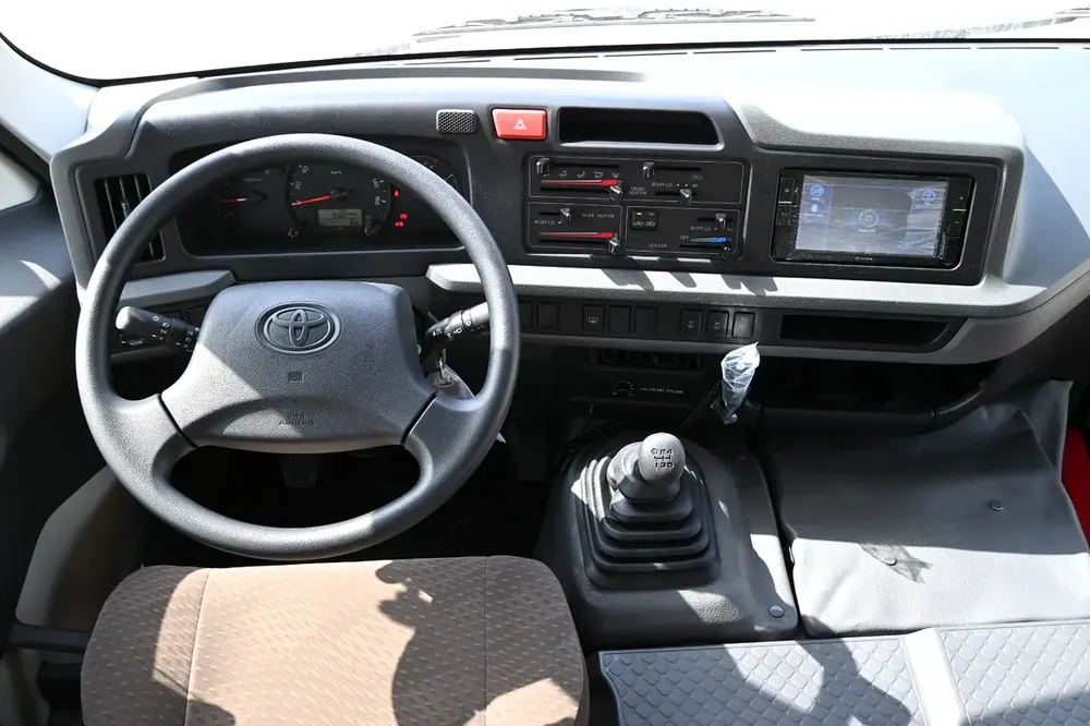 Toyota Coaster 2025 GCC Specs - (For Export Only) - Image 6
