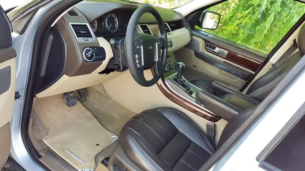 ELITE SLIVER RANGE ROVER SPORT SUPERCHARGE •• FULLY LOADED.••V8 •• GCC •• LOW MILEAGE - Image 14