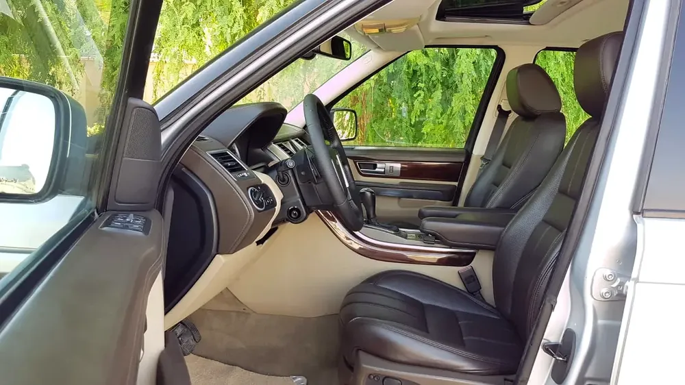 ELITE SLIVER RANGE ROVER SPORT SUPERCHARGE •• FULLY LOADED.••V8 •• GCC •• LOW MILEAGE - Image 18