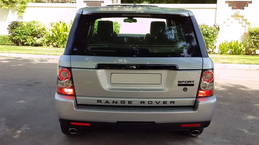ELITE SLIVER RANGE ROVER SPORT SUPERCHARGE •• FULLY LOADED.••V8 •• GCC •• LOW MILEAGE - Image 6