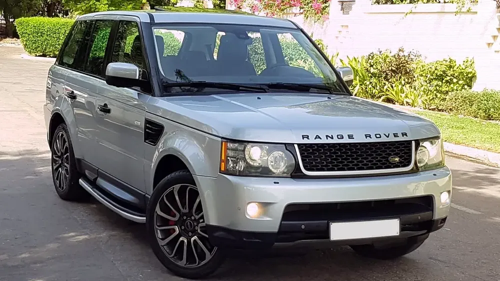 ELITE SLIVER RANGE ROVER SPORT SUPERCHARGE •• FULLY LOADED.••V8 •• GCC •• LOW MILEAGE - Image 8