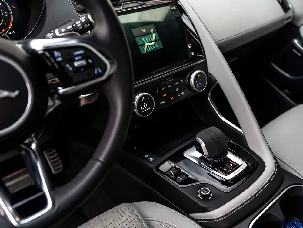 0% DOWN | RAMADAN ALL-INCLUSIVE | FREE INSURANCE + REG | E-PACE R-DYNAMIC | WARRANTY+SERVICE | GCC - Image 10