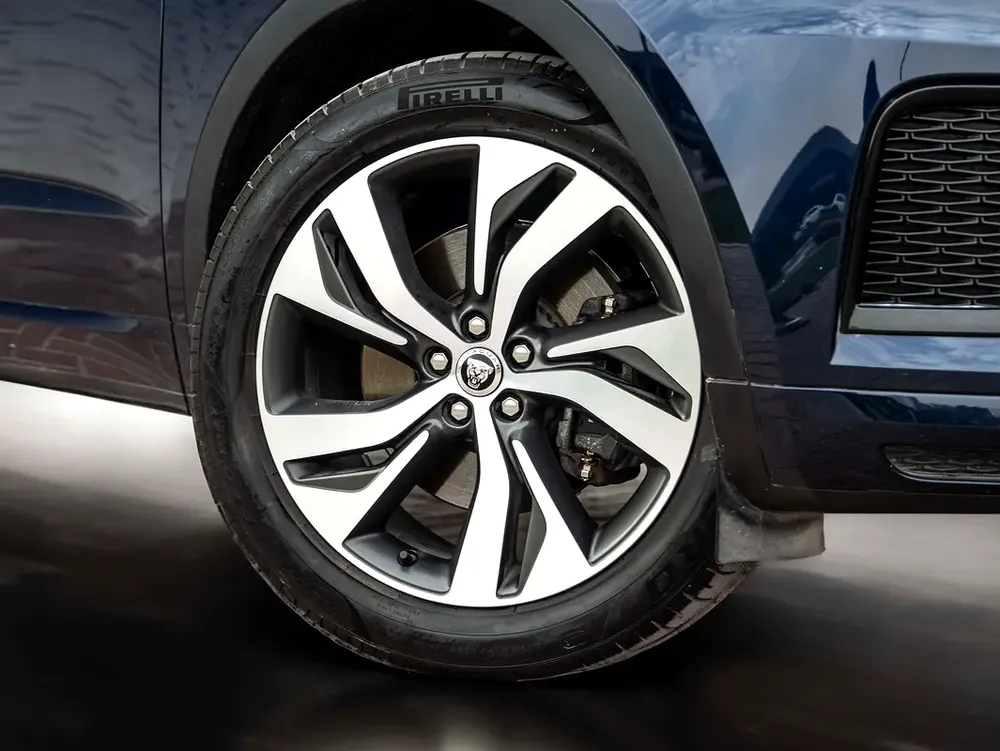 0% DOWN | RAMADAN ALL-INCLUSIVE | FREE INSURANCE + REG | E-PACE R-DYNAMIC | WARRANTY+SERVICE | GCC - Image 5