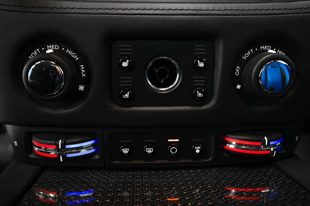 Warranty-Service AGMC | Black Badge | Low Mileage - Image 13