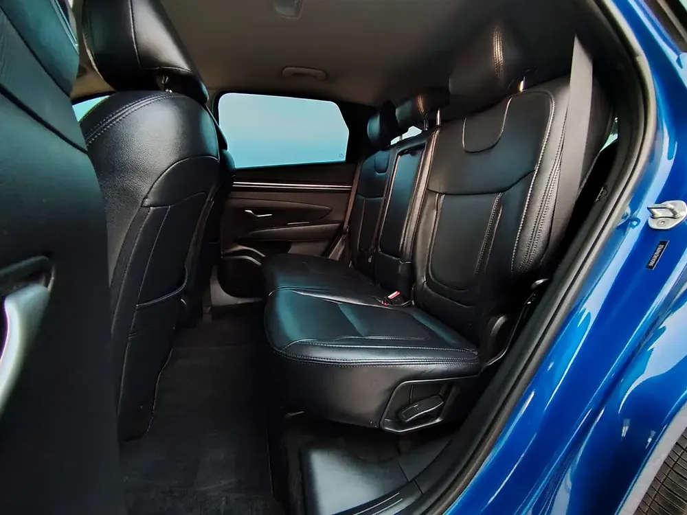 Hyundai Tucson 2023 US specs Clean Title With Original Paint Mid Option With Very Low KM - Image 10