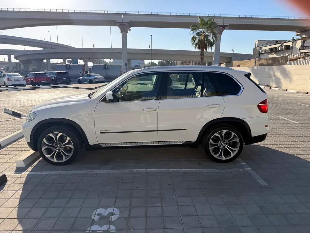 BMW X5 xDrive50i 2011 GCC Specs - V8 Power - Image 4