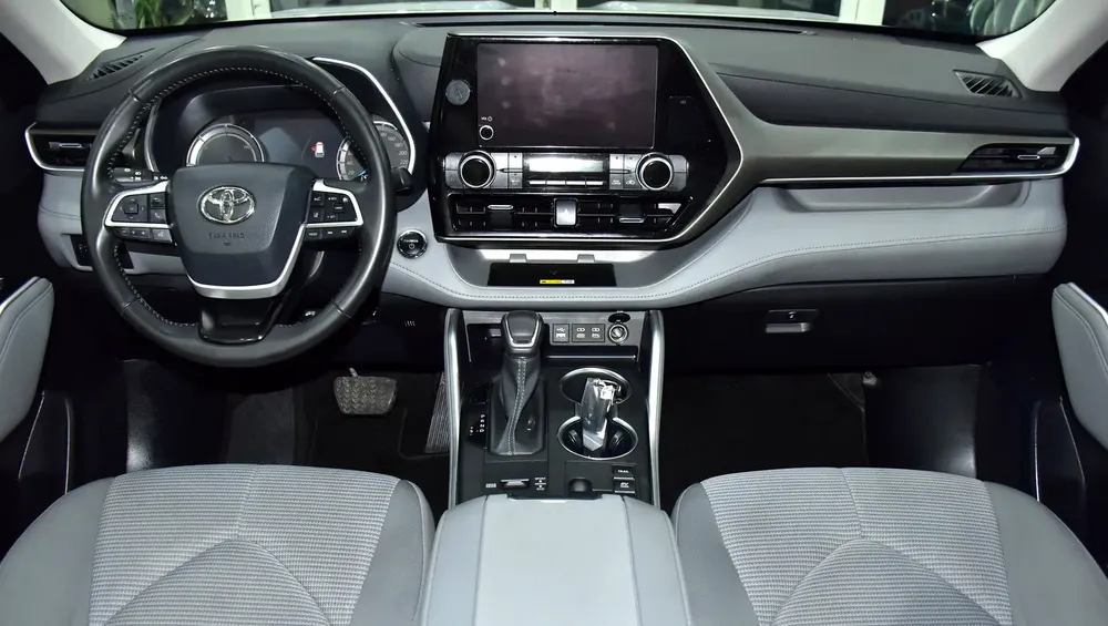 AED 2,479 EMi at 0% DP | Toyota Highlander Hybrid GLE ( 2023 Model ) in White Color GCC Specs - Image 11