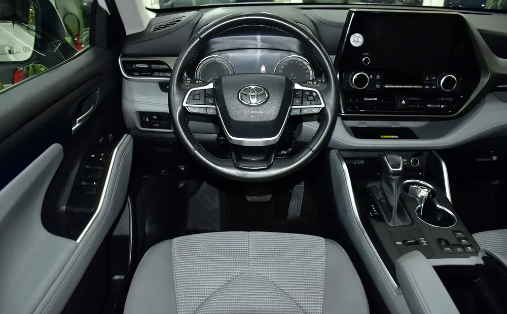 AED 2,479 EMi at 0% DP | Toyota Highlander Hybrid GLE ( 2023 Model ) in White Color GCC Specs - Image 12