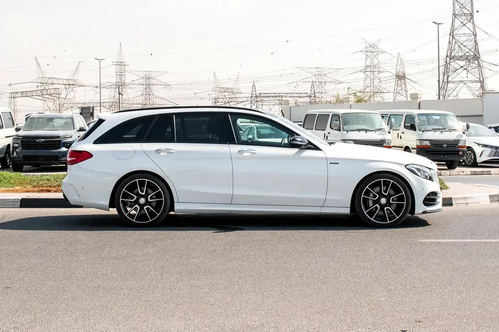 2016 - BENZ C450 STATION - SUPER CLEAN - LIKE NEW - ONLY 25,000 KM - Image 4