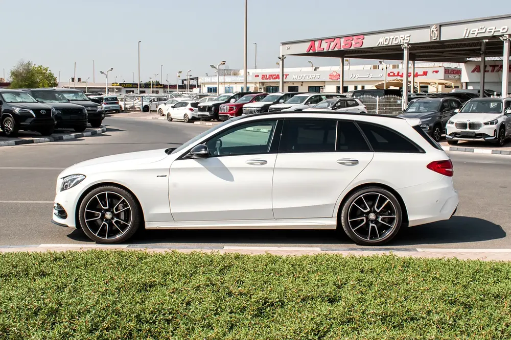2016 - BENZ C450 STATION - SUPER CLEAN - LIKE NEW - ONLY 25,000 KM - Image 5