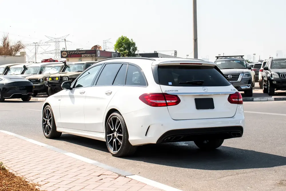 2016 - BENZ C450 STATION - SUPER CLEAN - LIKE NEW - ONLY 25,000 KM - Image 6