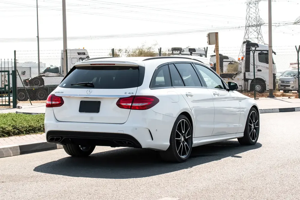 2016 - BENZ C450 STATION - SUPER CLEAN - LIKE NEW - ONLY 25,000 KM - Image 8