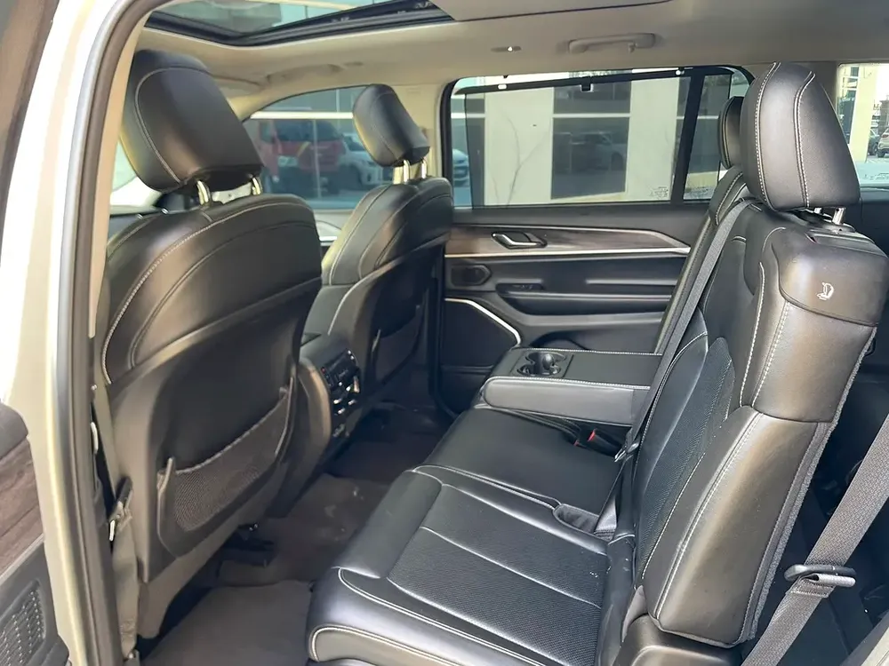 2022 Jeep Grand Cherokee Limited - GCC Spec - Under Warranty Excellent Condition - Image 16