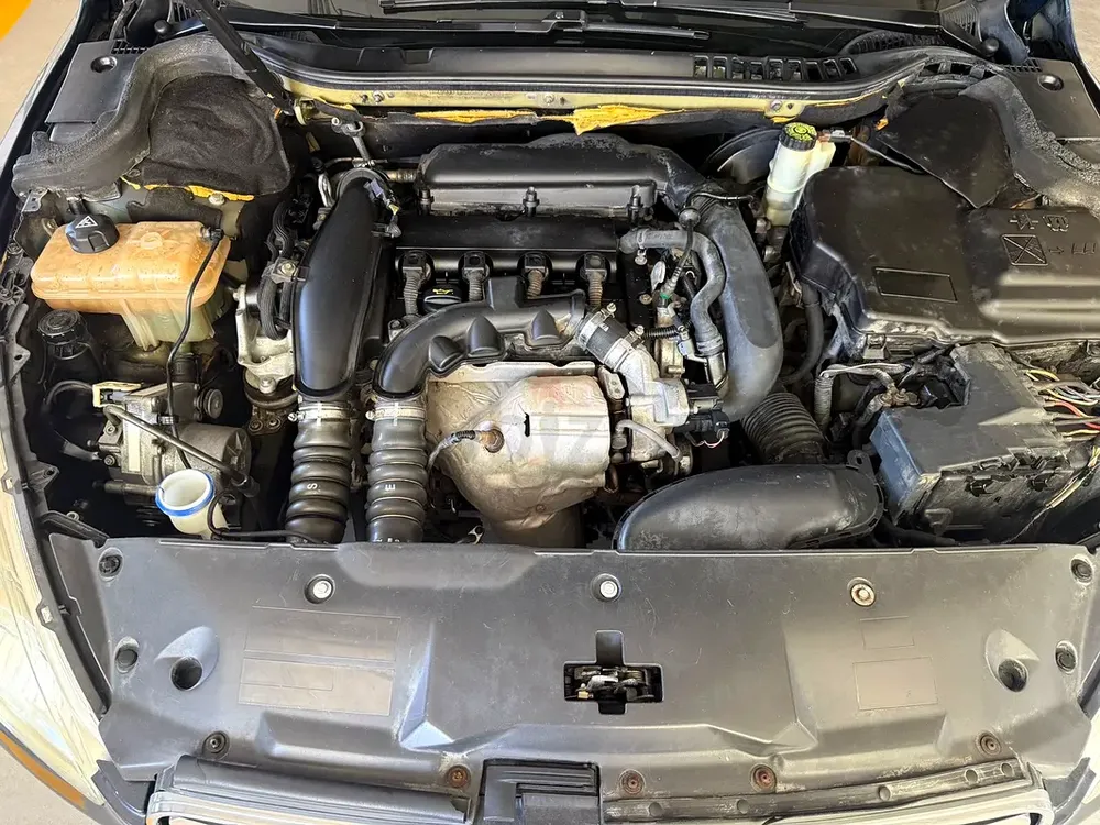 Peugeot 208 2015 GCC Specs - Well Maintained Compact Hatchback - Image 13