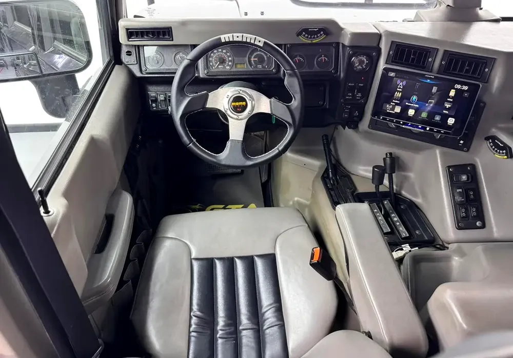2002 Hummer H1, Apple CarPlay, Android Auto, Excellent Condition, American Specs - Image 11