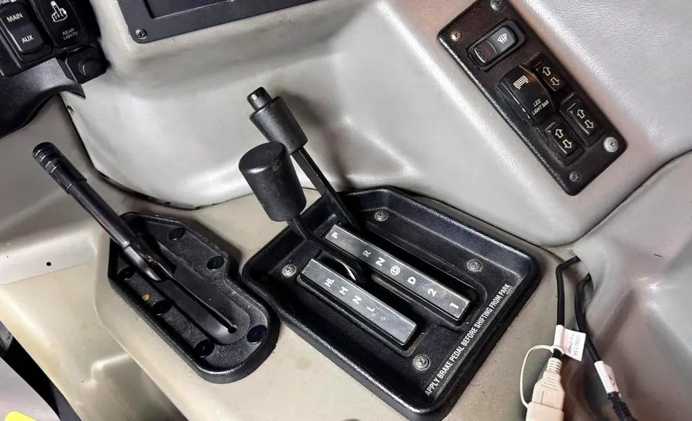 2002 Hummer H1, Apple CarPlay, Android Auto, Excellent Condition, American Specs - Image 14