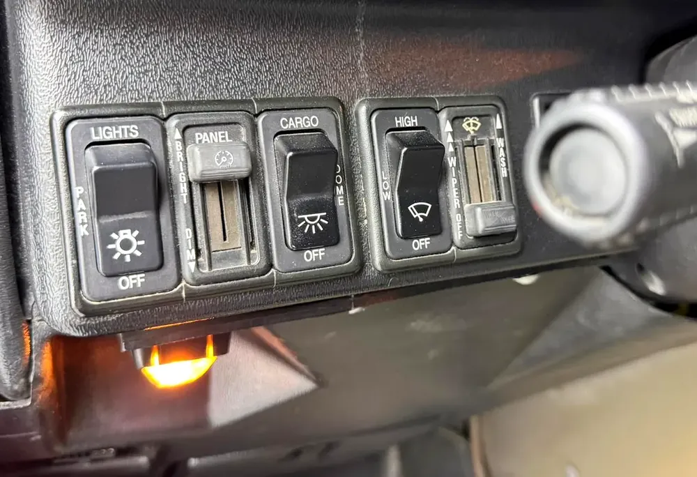 2002 Hummer H1, Apple CarPlay, Android Auto, Excellent Condition, American Specs - Image 15