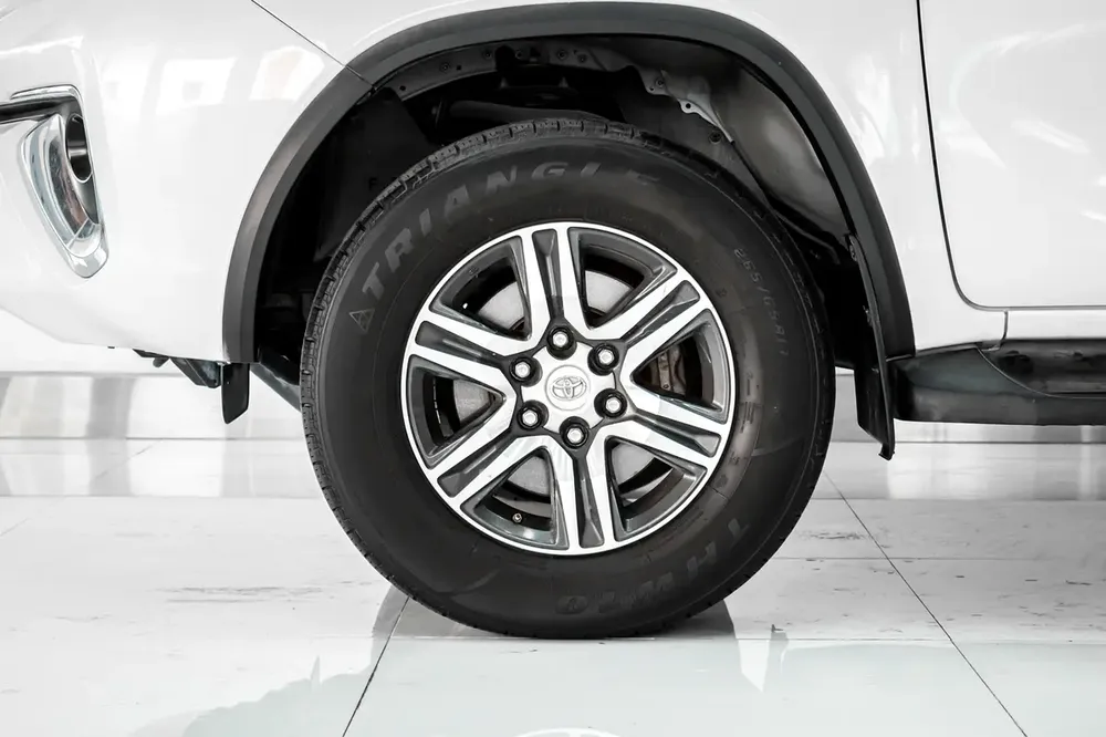 1 YR / 20,000 KM WARRANTY | 4.0 GXR | 6 CYLINDER | AED 1665 - Image 8