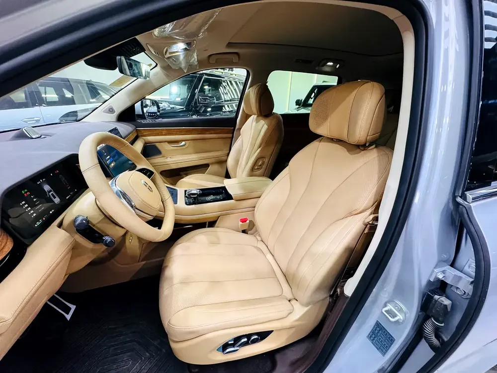 2024 Brand New AITO M7 Plugin Hybrid - Image 10