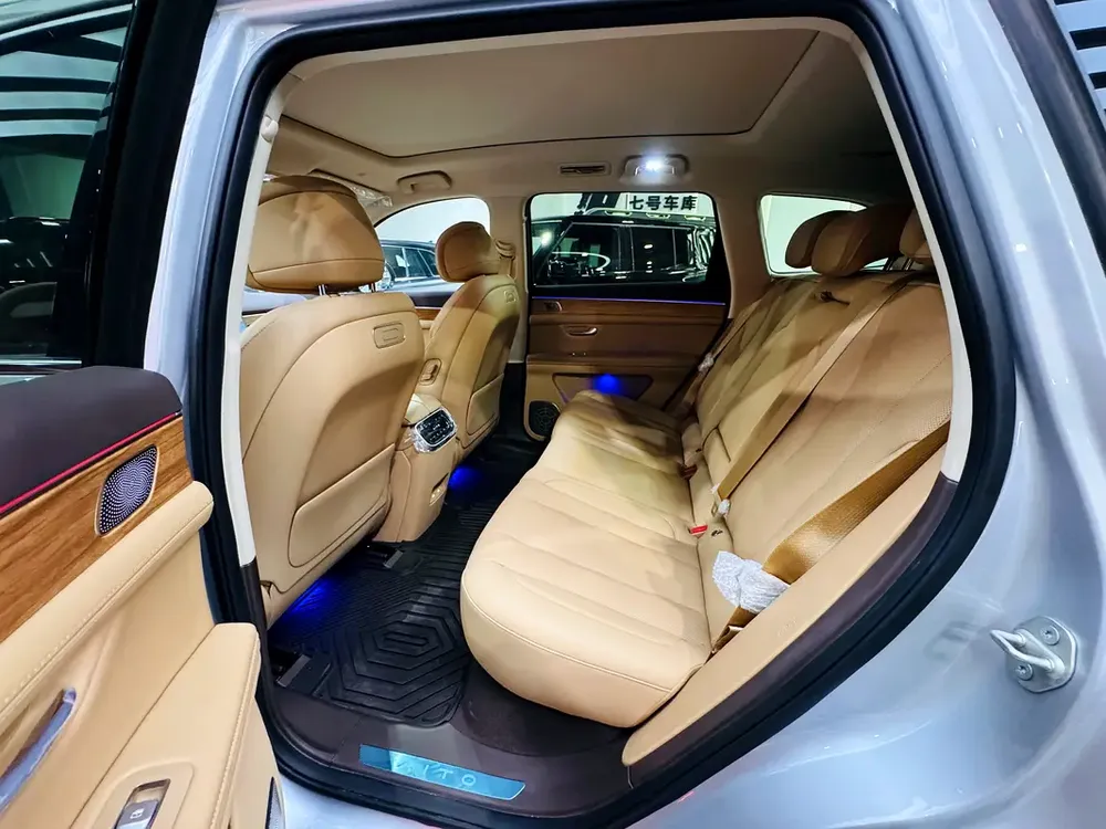 2024 Brand New AITO M7 Plugin Hybrid - Image 12