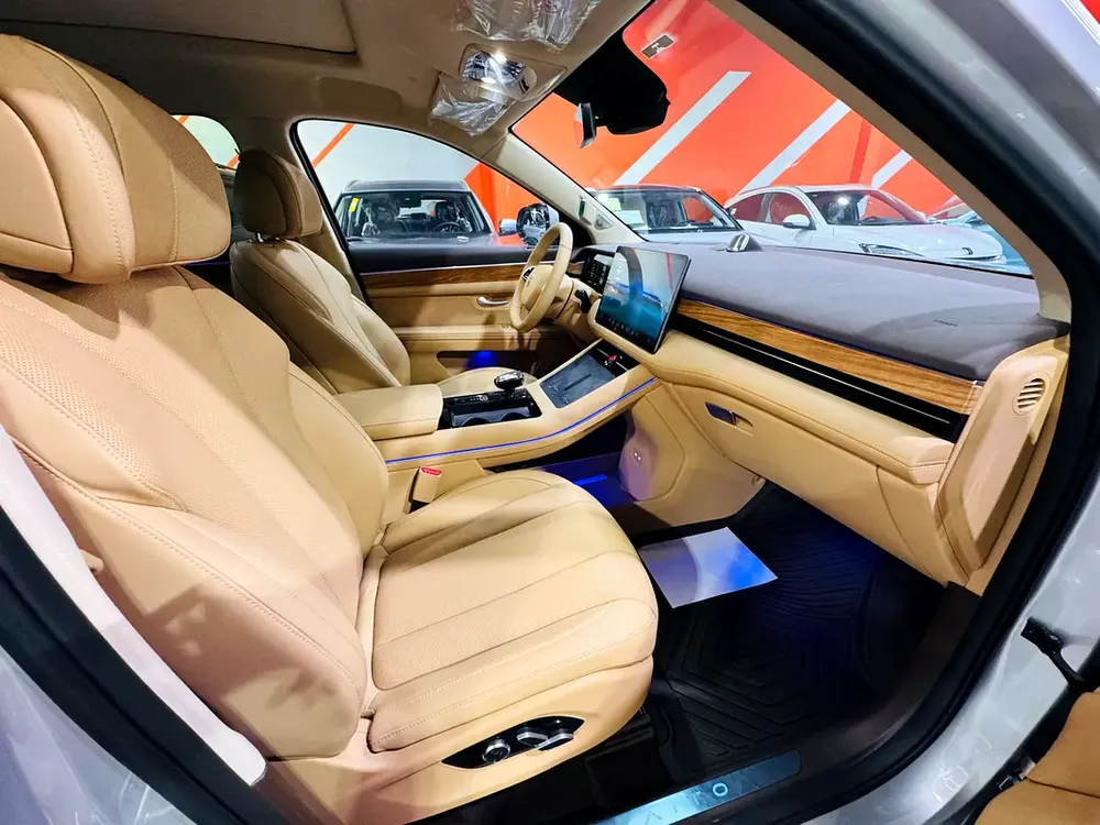 2024 Brand New AITO M7 Plugin Hybrid - Image 15