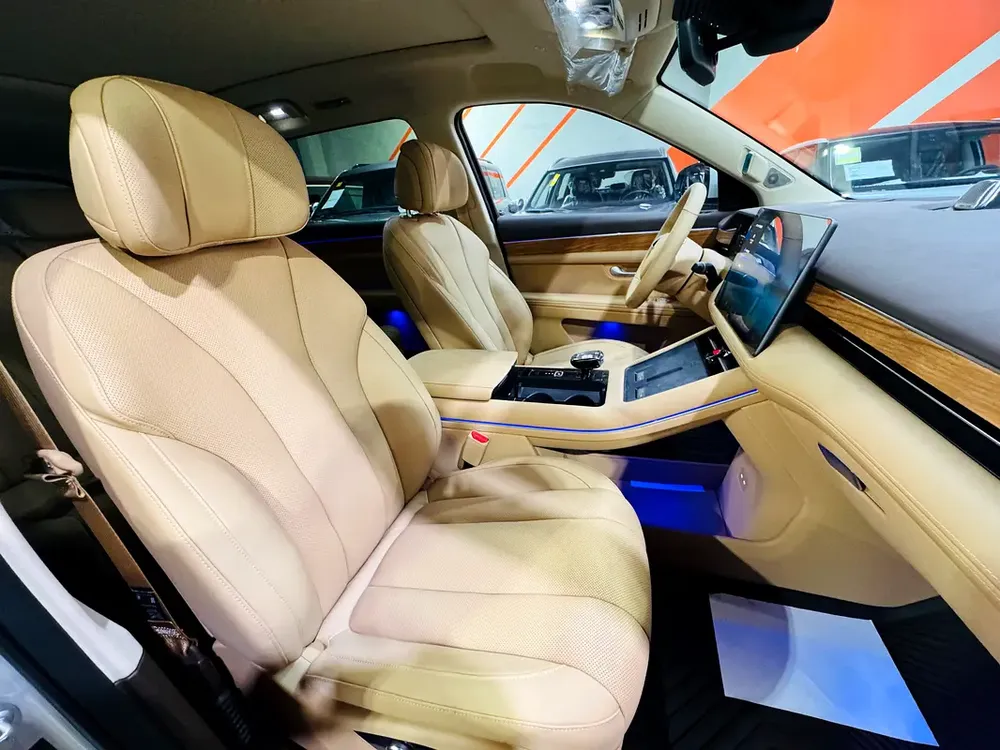 2024 Brand New AITO M7 Plugin Hybrid - Image 17