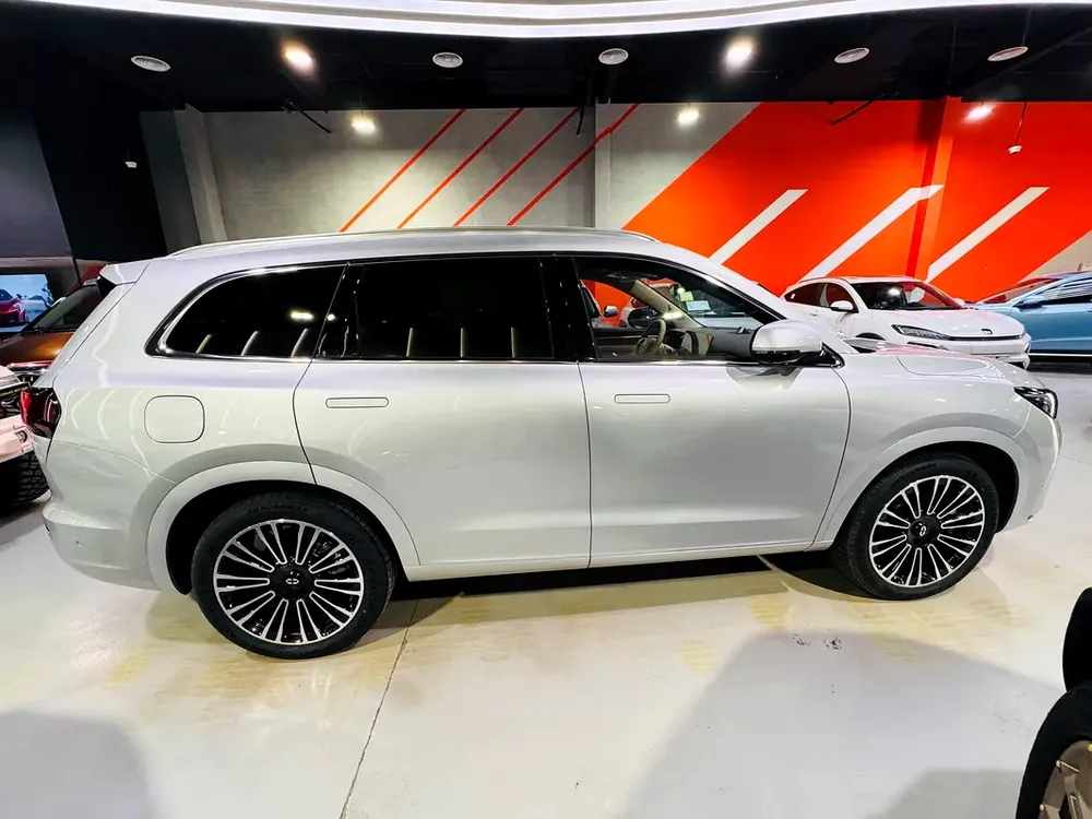 2024 Brand New AITO M7 Plugin Hybrid - Image 4