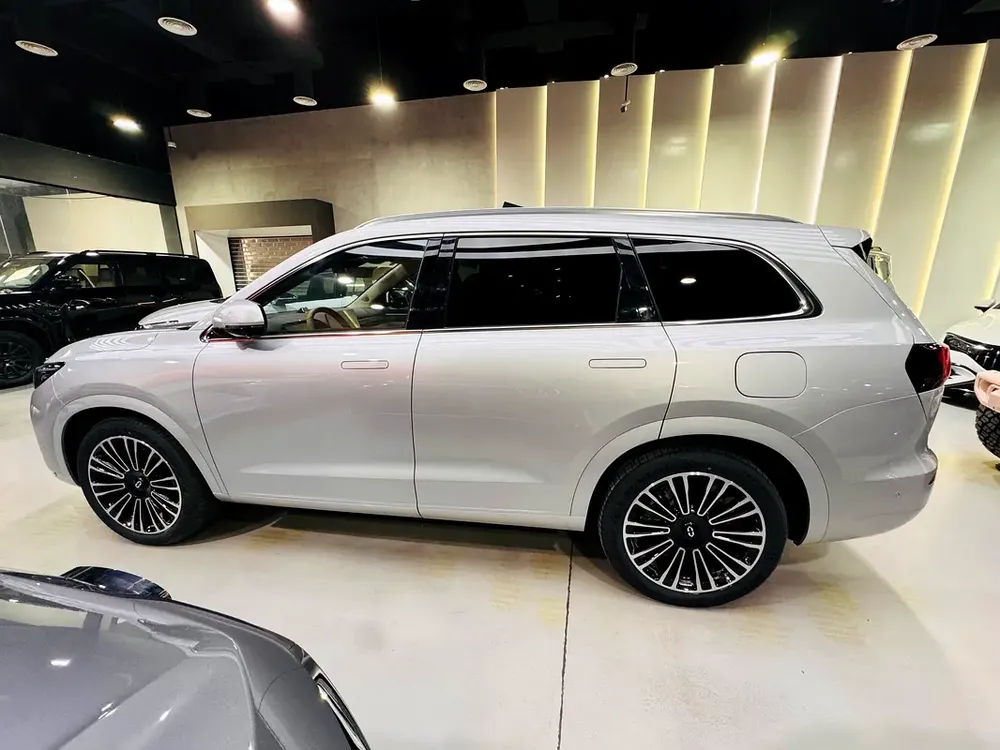 2024 Brand New AITO M7 Plugin Hybrid - Image 5