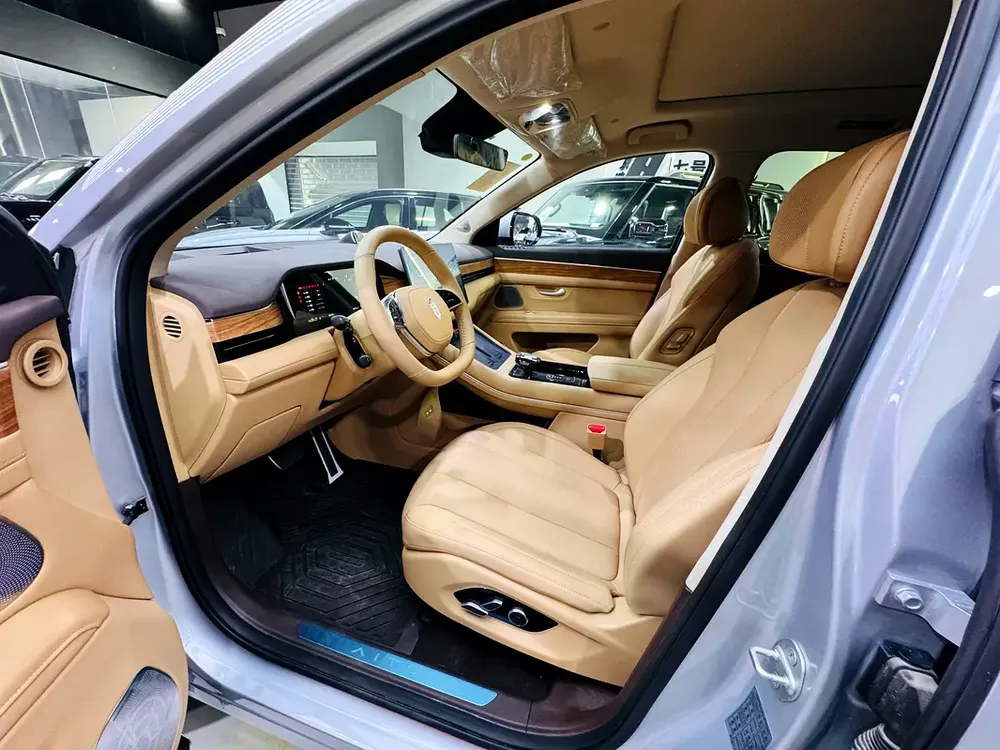 2024 Brand New AITO M7 Plugin Hybrid - Image 9