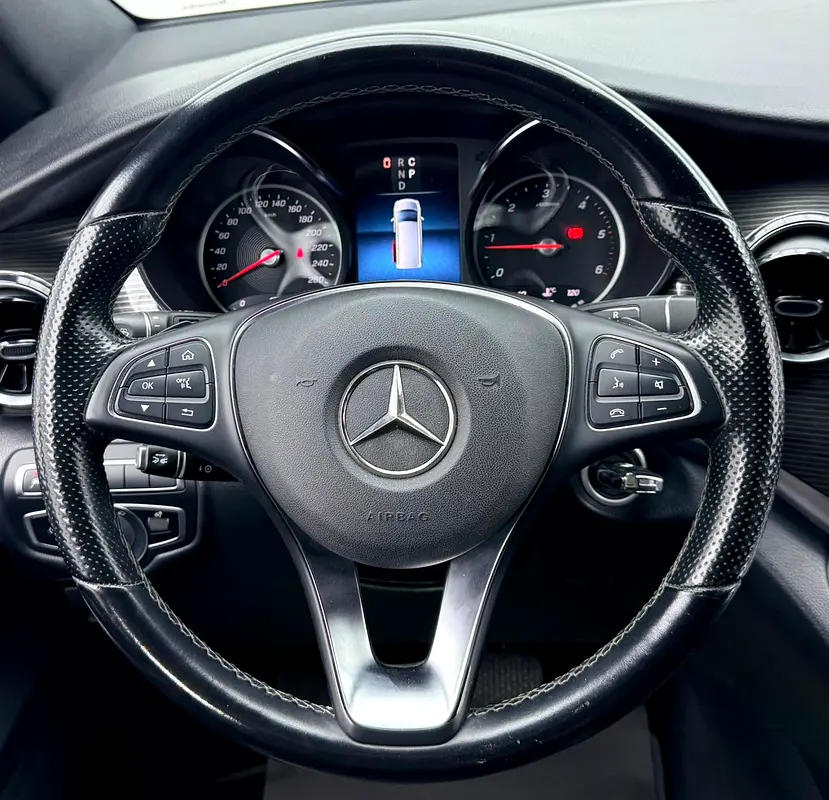 Mercedes-Benz V250 8-Seater Under Warranty Till 2028 - Image 11