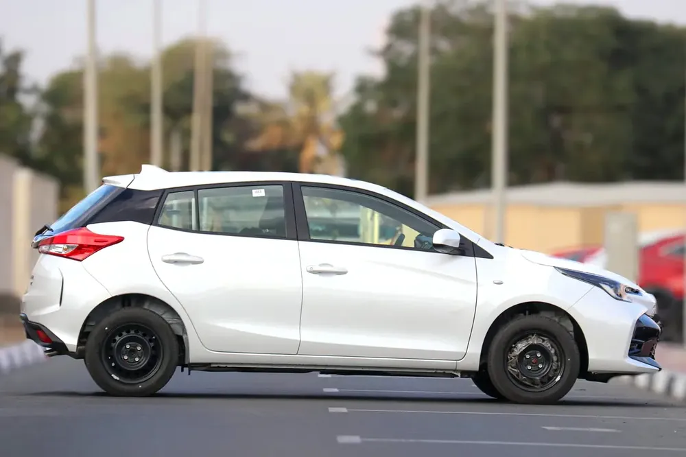 YARIS 1.3 HB AT MID 2025 - Image 4