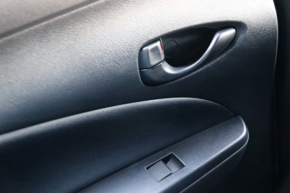 YARIS 1.3 HB AT MID 2025 - Image 5