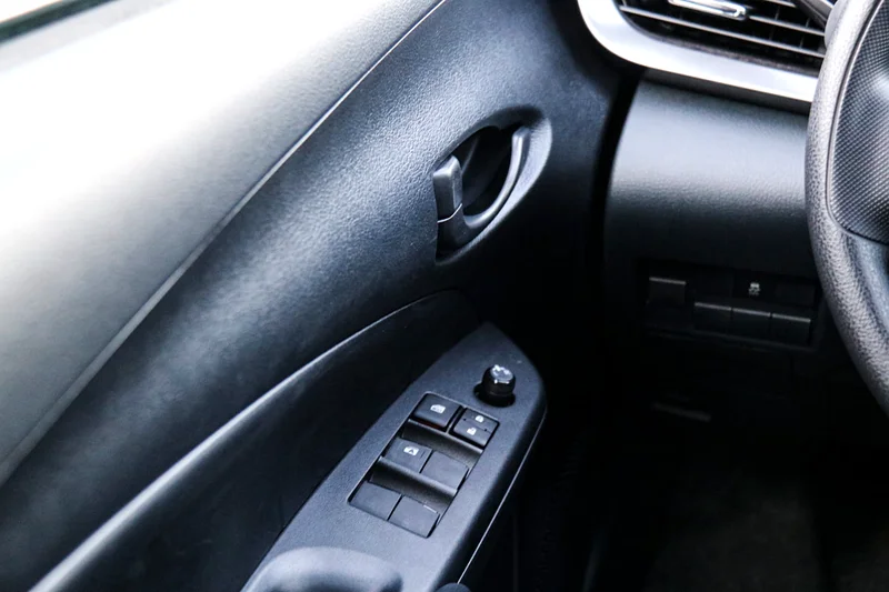 YARIS 1.3 HB AT MID 2025 - Image 7