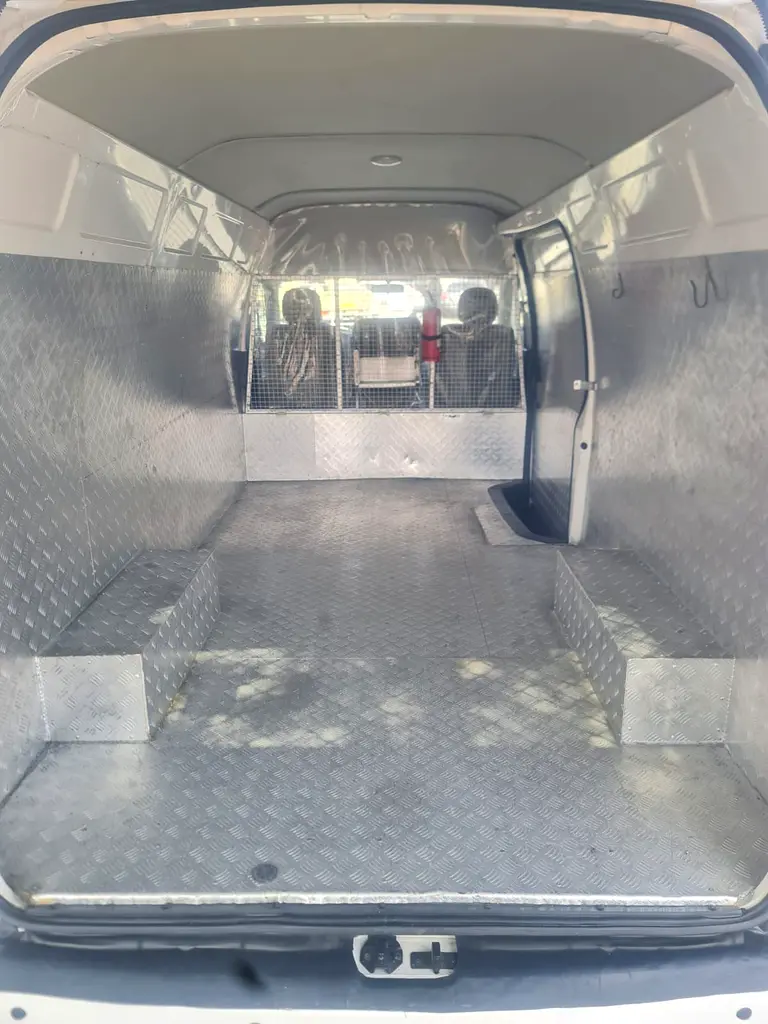 FOTON CARGO VAN, GCC, UNDER WARRANTY FROM AL TAYER MOTORS UNTIL 300K KM - Image 4