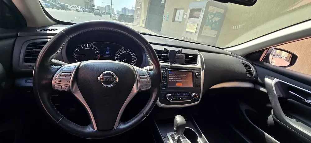 Well Maintained Nissan Altima 2017 SL | GCC Specs | Full Option - Image 11