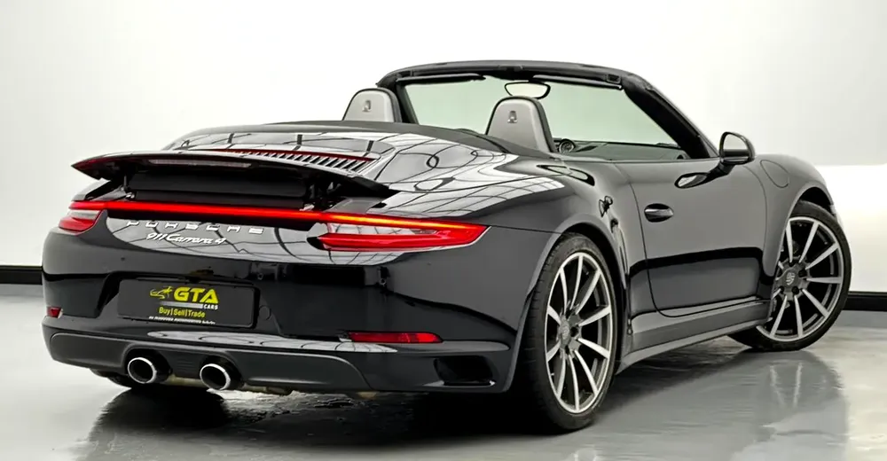 2017 Porsche 911 Carrera 4 Cabriolet, April/2027 Porsche Warranty, Full Porsche Service History, GCC - Image 4