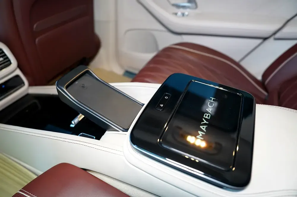 WARRANTY JUNE 2029 | SERVICE 2029 | LEG REST | BURMESTER AUDIO | SIDE STEPS | REAR ENTERTAINMENT - Image 12