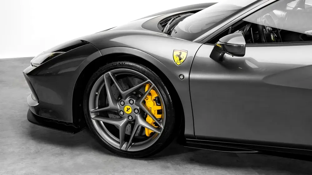 Ferrari F8 Tributo - 2021 - GCC Specs - Under Warranty and Service Contract - Image 4