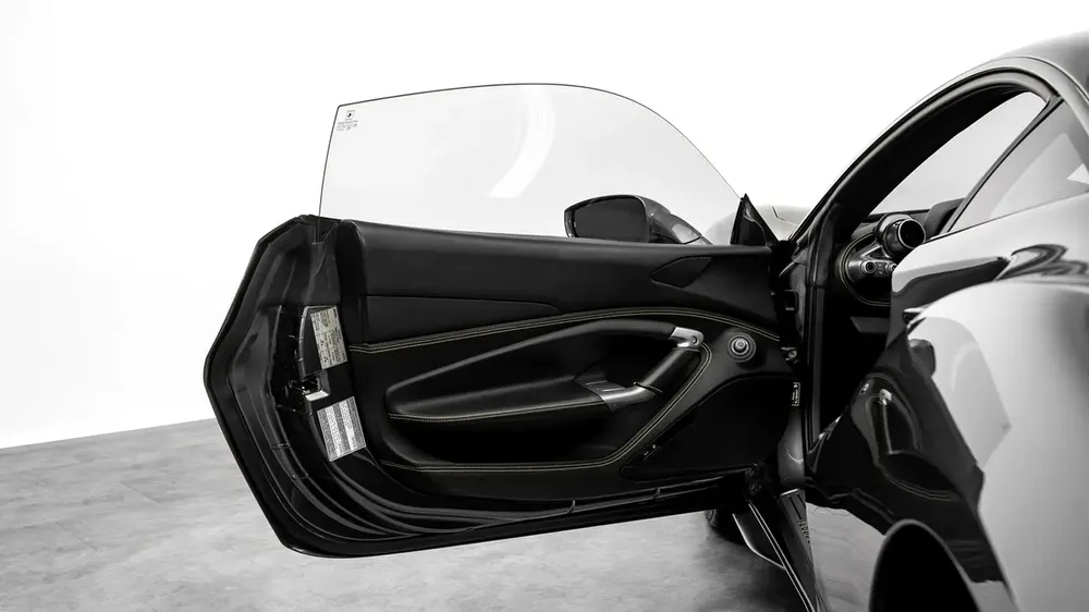Ferrari F8 Tributo - 2021 - GCC Specs - Under Warranty and Service Contract - Image 6