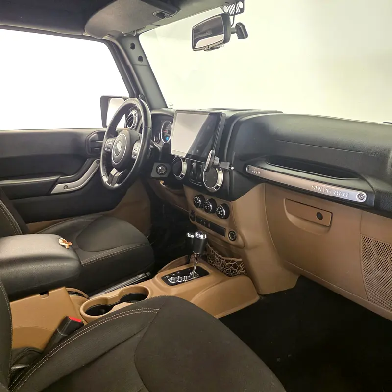 AED 2318 PM | JEEP WRANGLER RUBICON 2016 | SKULL EDITION WITH MODS | 1 YEAR WARRANTY | GCC - Image 15