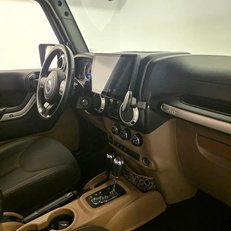 AED 2318 PM | JEEP WRANGLER RUBICON 2016 | SKULL EDITION WITH MODS | 1 YEAR WARRANTY | GCC - Image 16