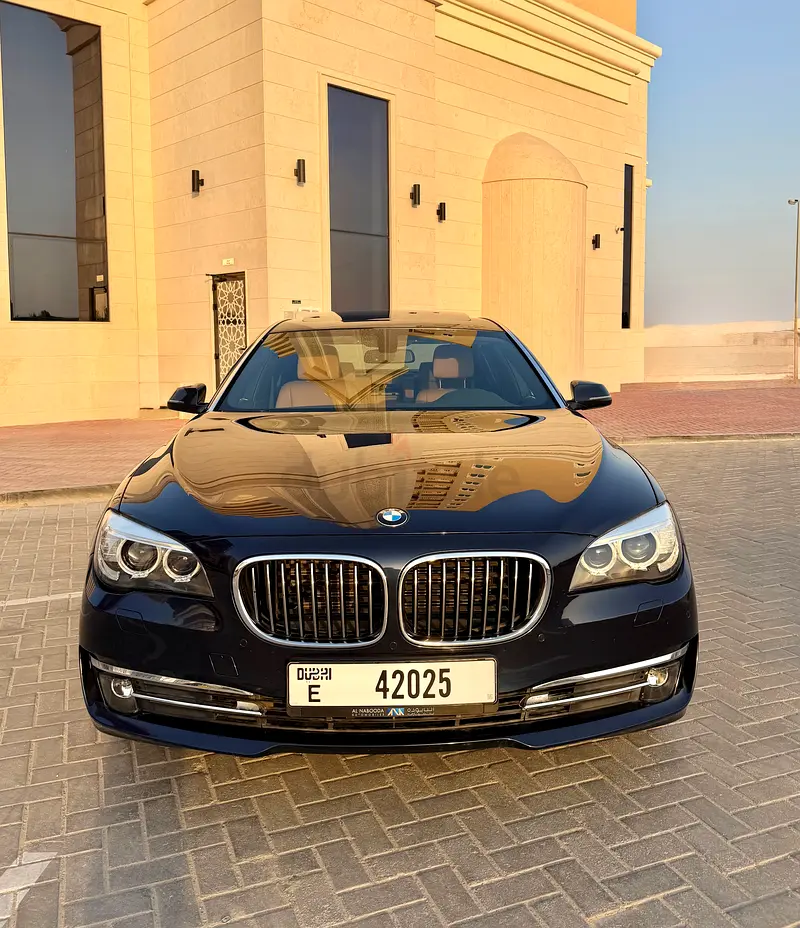 BMW 7-Series 730li Exclusive 2015 GCC Specs - Orginal paint - 2 key